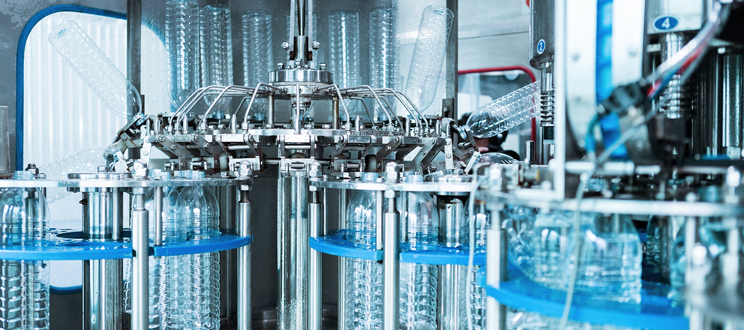 Rotary filling system inside an automated factory for water filling.